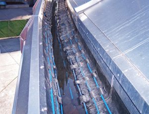 Heat cable installed in commercial gutter trace application