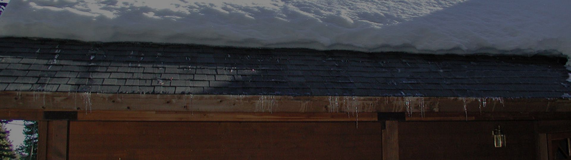 Self-regulating heat cable for roof de-icing banner
