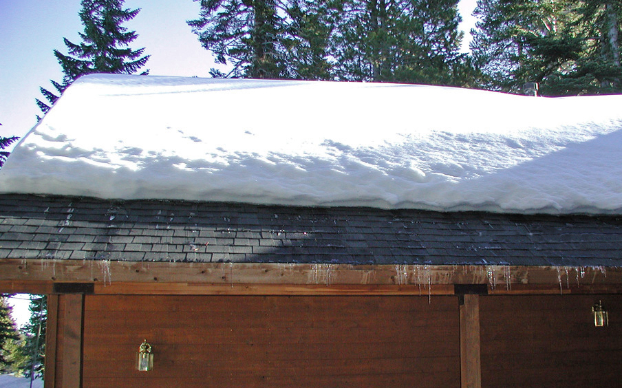 Roof de-icing with heated valleys and eaves