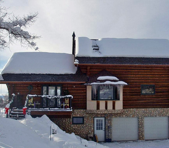 Roof de-icing with heated valleys and eaves