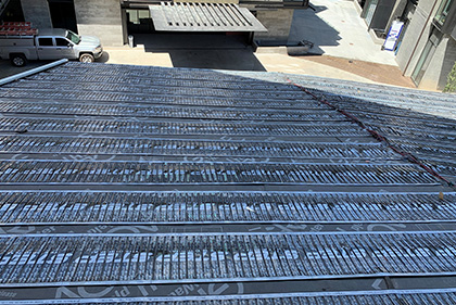 Low-voltage roof de-icing system installed to heat entire roof area