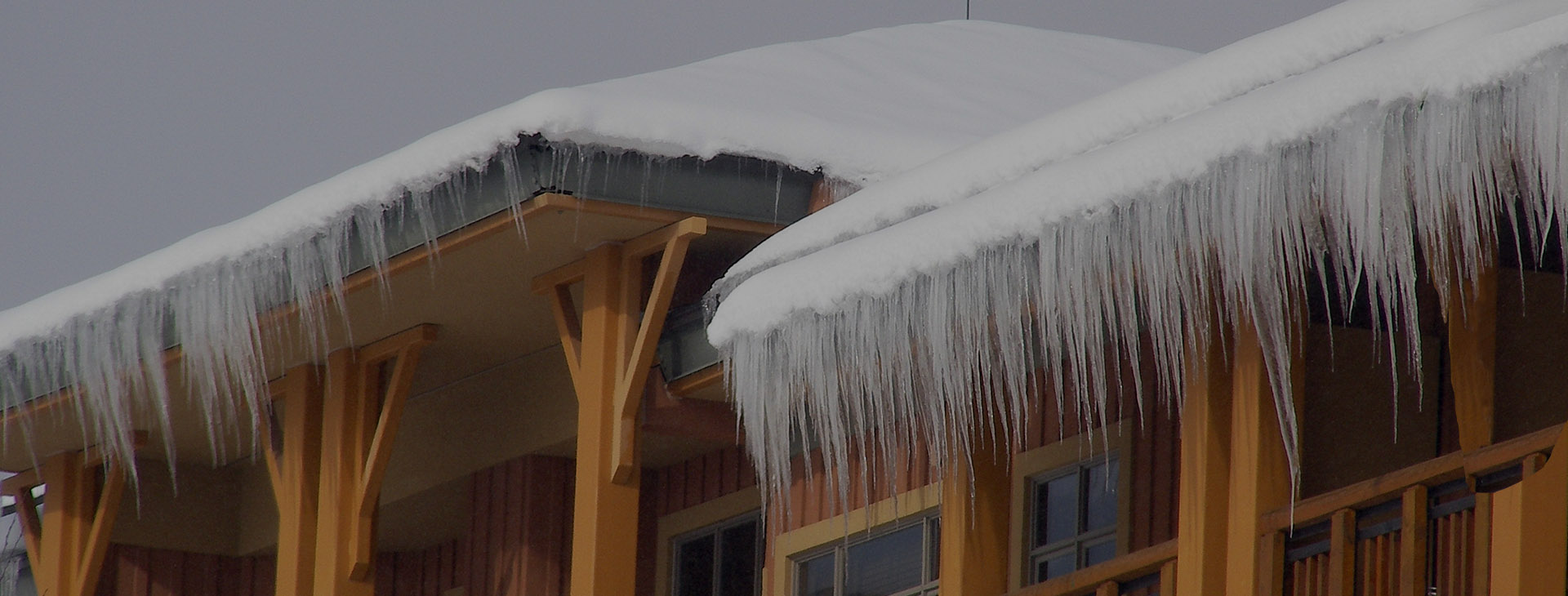 Roof de-icing banner