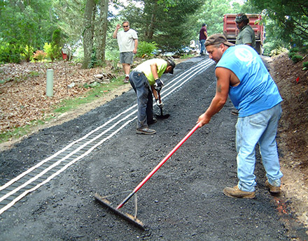 Installing a radiant heated driveway system in asphalt