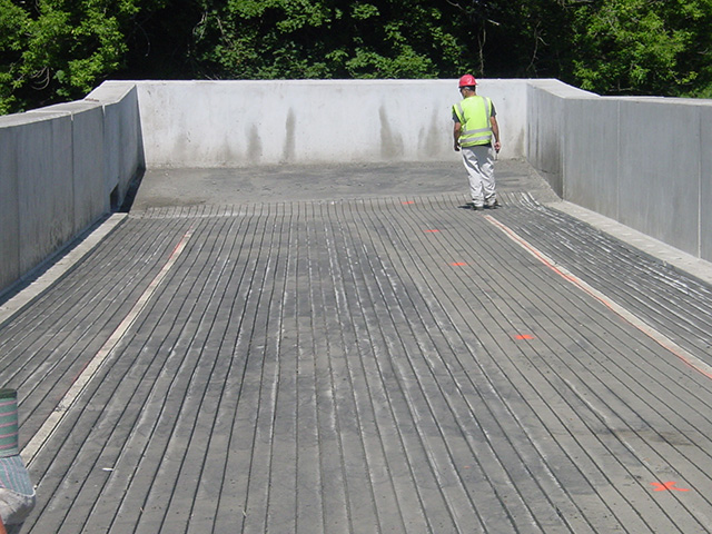 Runaway truck ramp with saw-cut channels for snow melting system retrofit